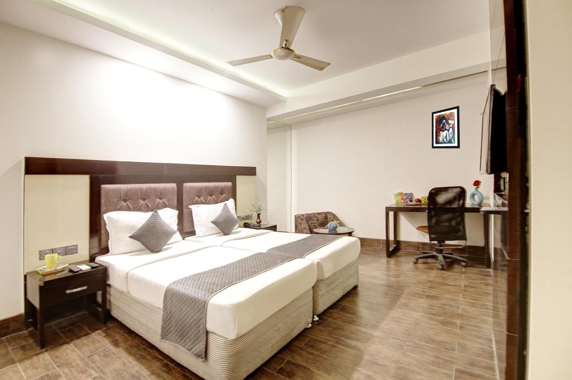 Hotel Good Times Near Ganga Ram Hospital And Karol Bagh Metro Delhi  Extérieur photo