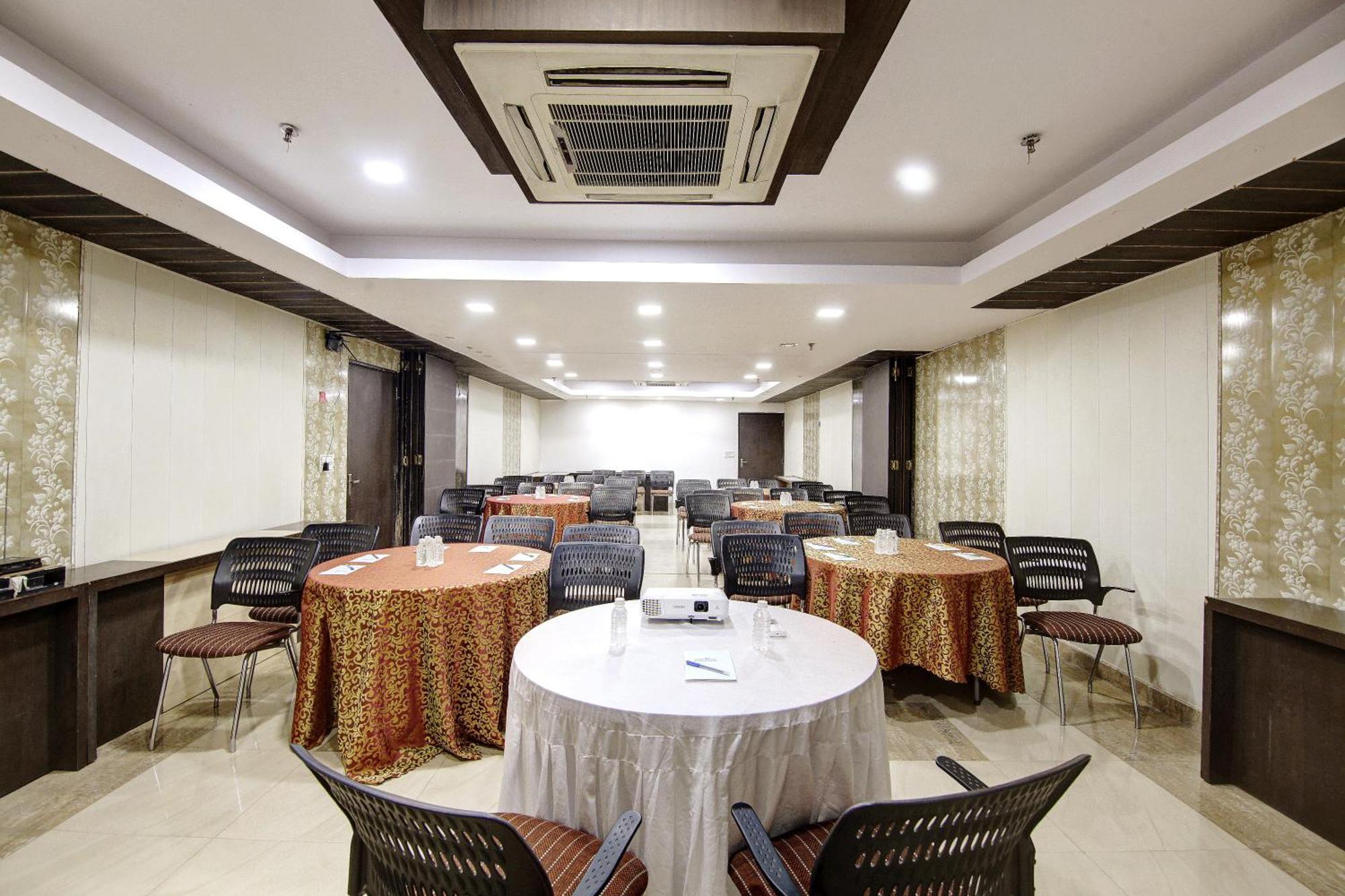 Hotel Good Times Near Ganga Ram Hospital And Karol Bagh Metro Delhi  Extérieur photo