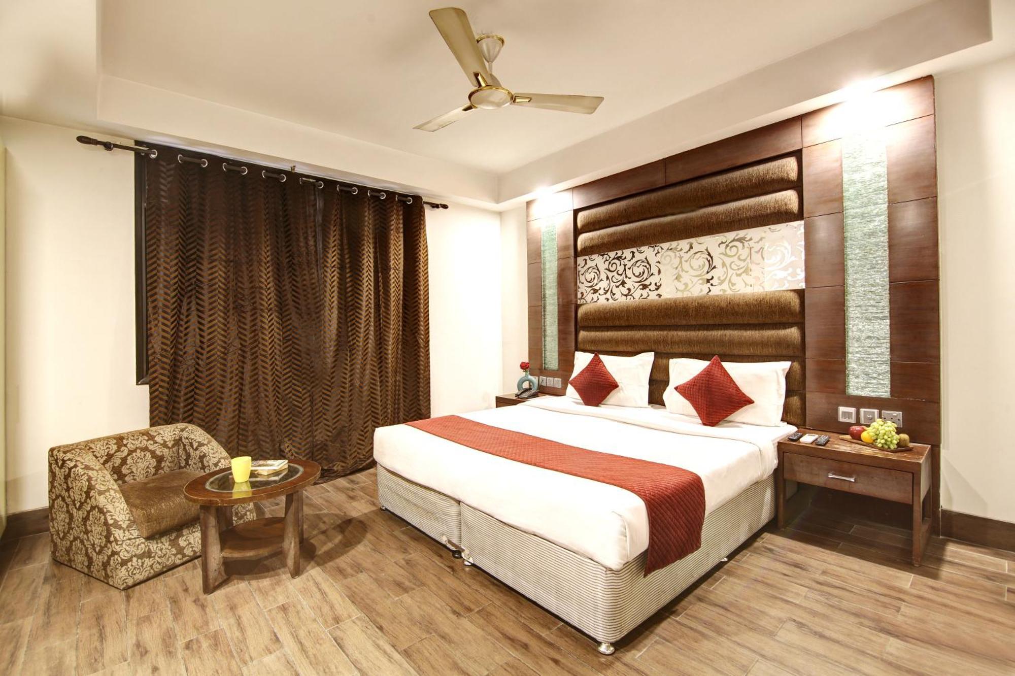 Hotel Good Times Near Ganga Ram Hospital And Karol Bagh Metro Delhi  Extérieur photo