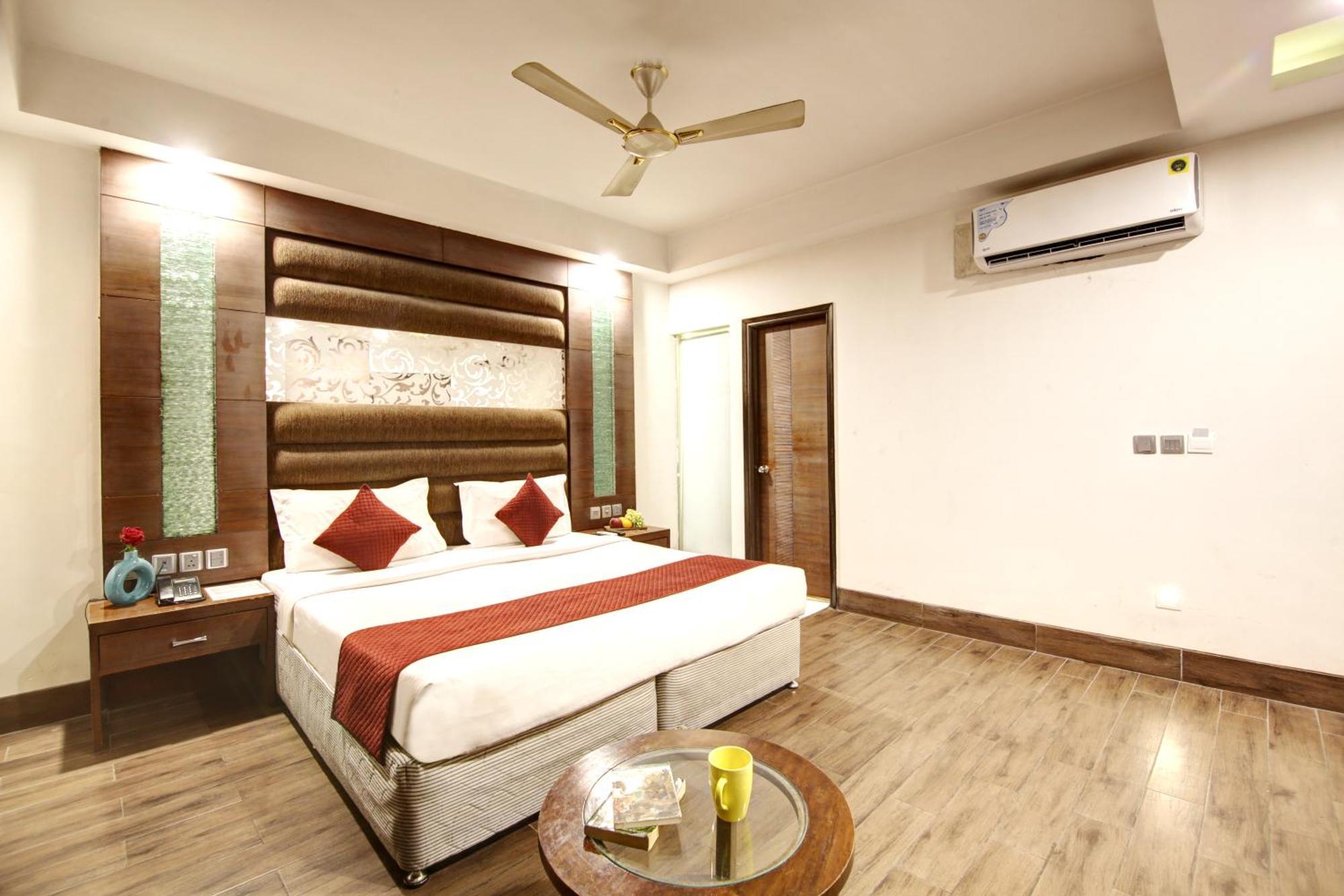 Hotel Good Times Near Ganga Ram Hospital And Karol Bagh Metro Delhi  Extérieur photo