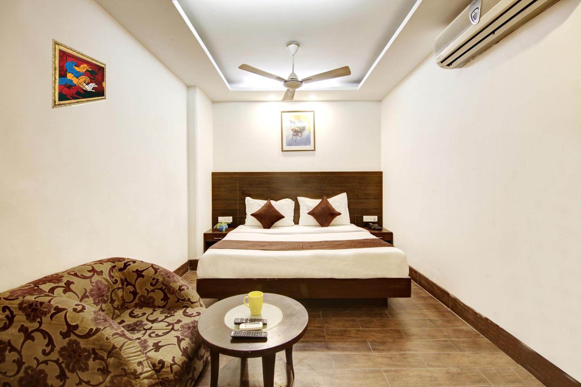 Hotel Good Times Near Ganga Ram Hospital And Karol Bagh Metro Delhi  Extérieur photo