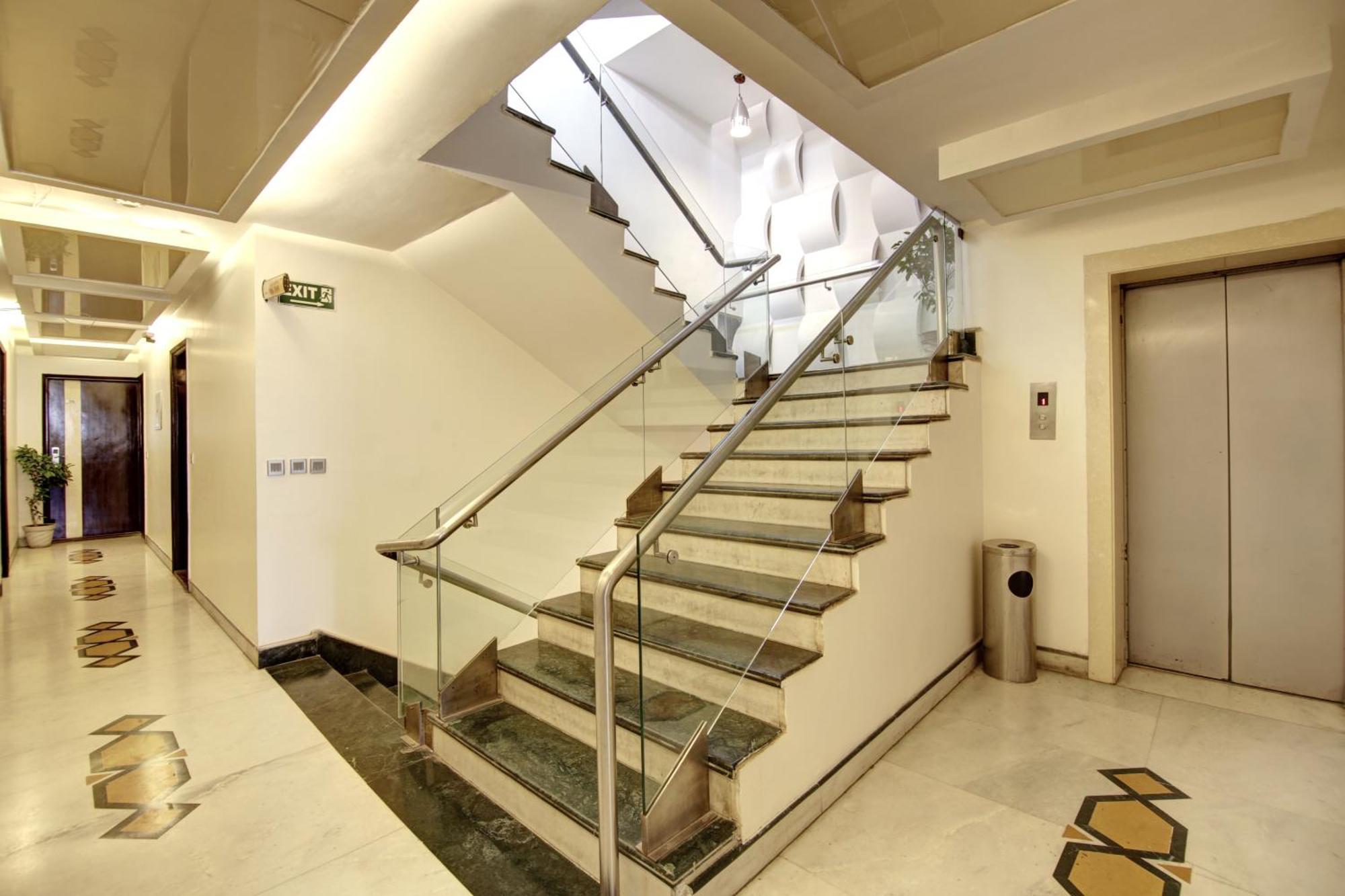 Hotel Good Times Near Ganga Ram Hospital And Karol Bagh Metro Delhi  Extérieur photo