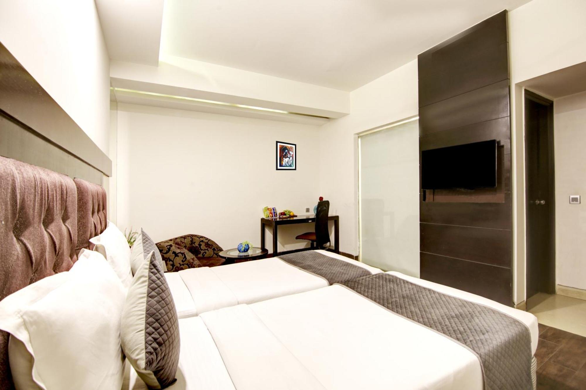 Hotel Good Times Near Ganga Ram Hospital And Karol Bagh Metro Delhi  Extérieur photo