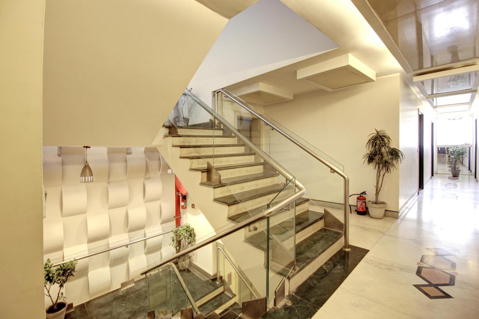 Hotel Good Times Near Ganga Ram Hospital And Karol Bagh Metro Delhi  Extérieur photo