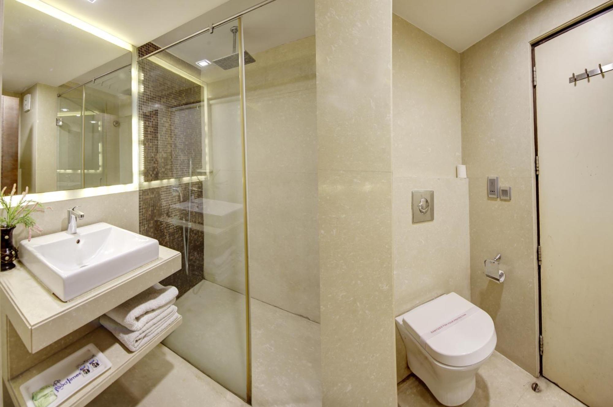 Hotel Good Times Near Ganga Ram Hospital And Karol Bagh Metro Delhi  Extérieur photo