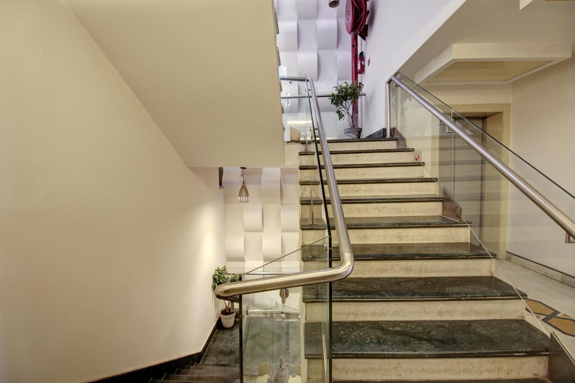 Hotel Good Times Near Ganga Ram Hospital And Karol Bagh Metro Delhi  Extérieur photo