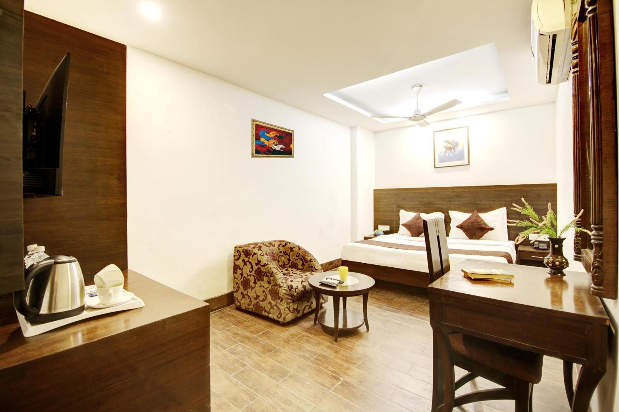 Hotel Good Times Near Ganga Ram Hospital And Karol Bagh Metro Delhi  Extérieur photo