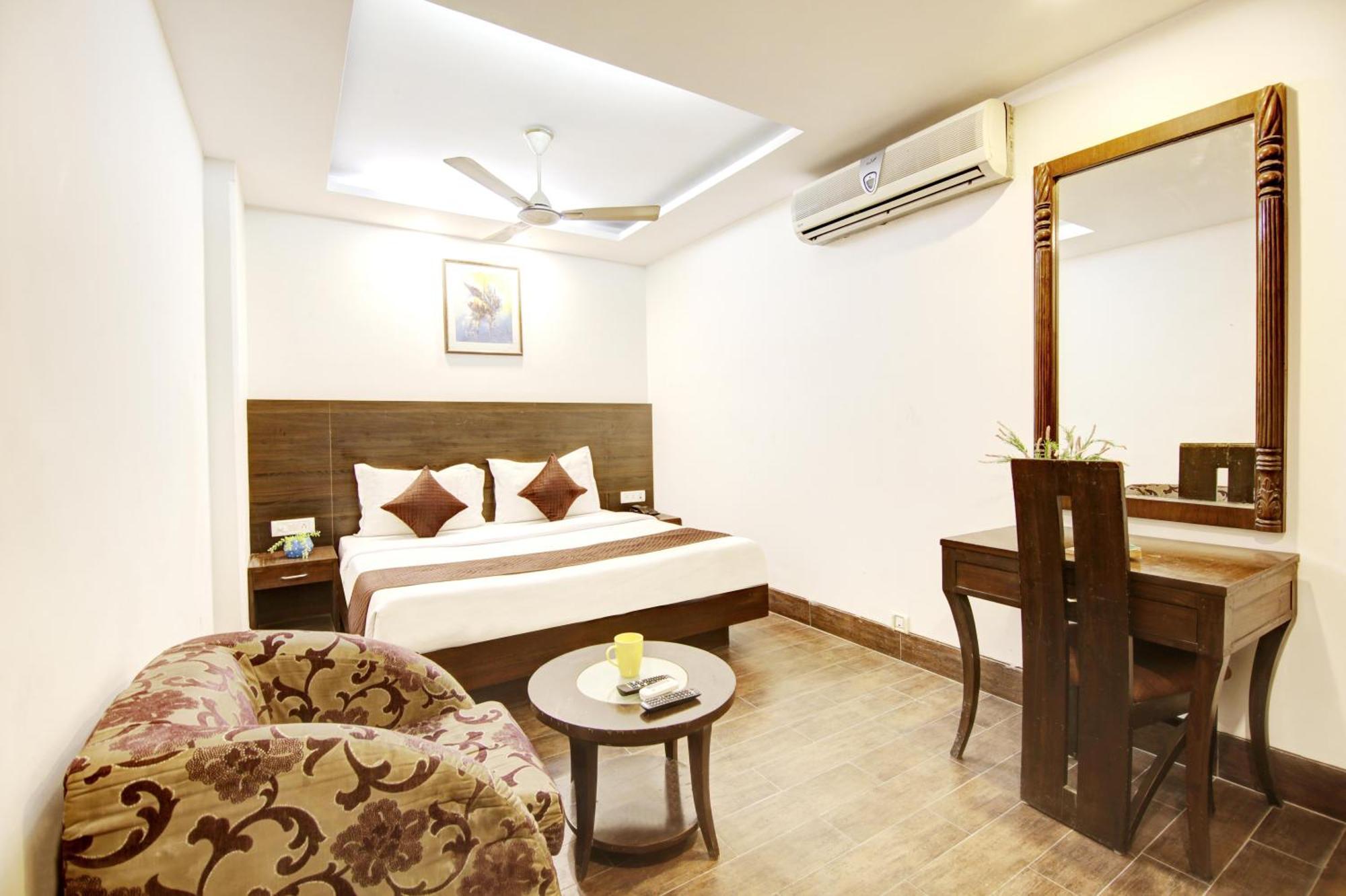 Hotel Good Times Near Ganga Ram Hospital And Karol Bagh Metro Delhi  Extérieur photo