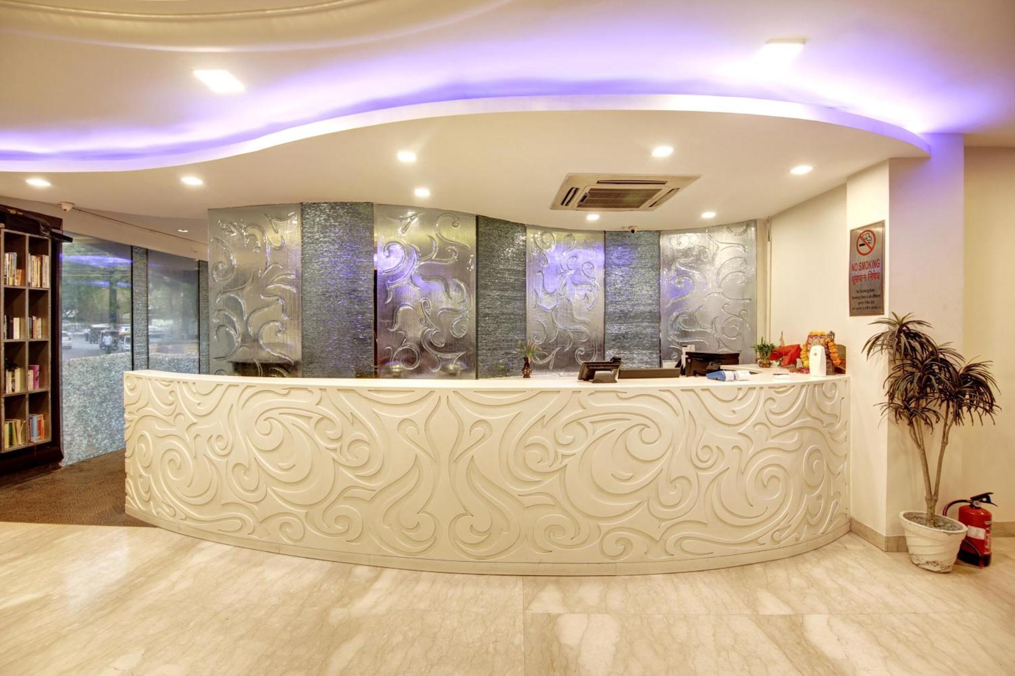 Hotel Good Times Near Ganga Ram Hospital And Karol Bagh Metro Delhi  Extérieur photo