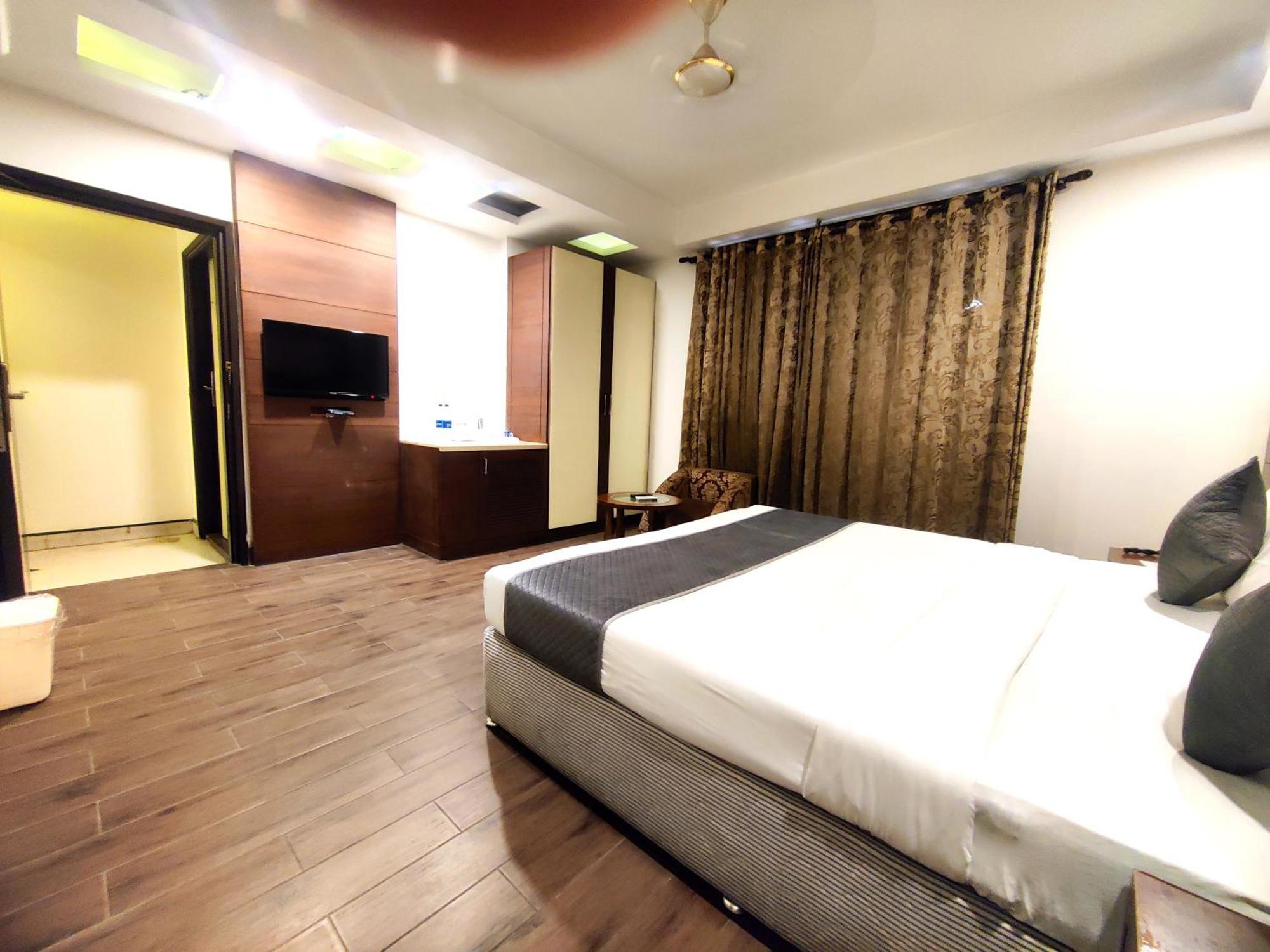 Hotel Good Times Near Ganga Ram Hospital And Karol Bagh Metro Delhi  Extérieur photo