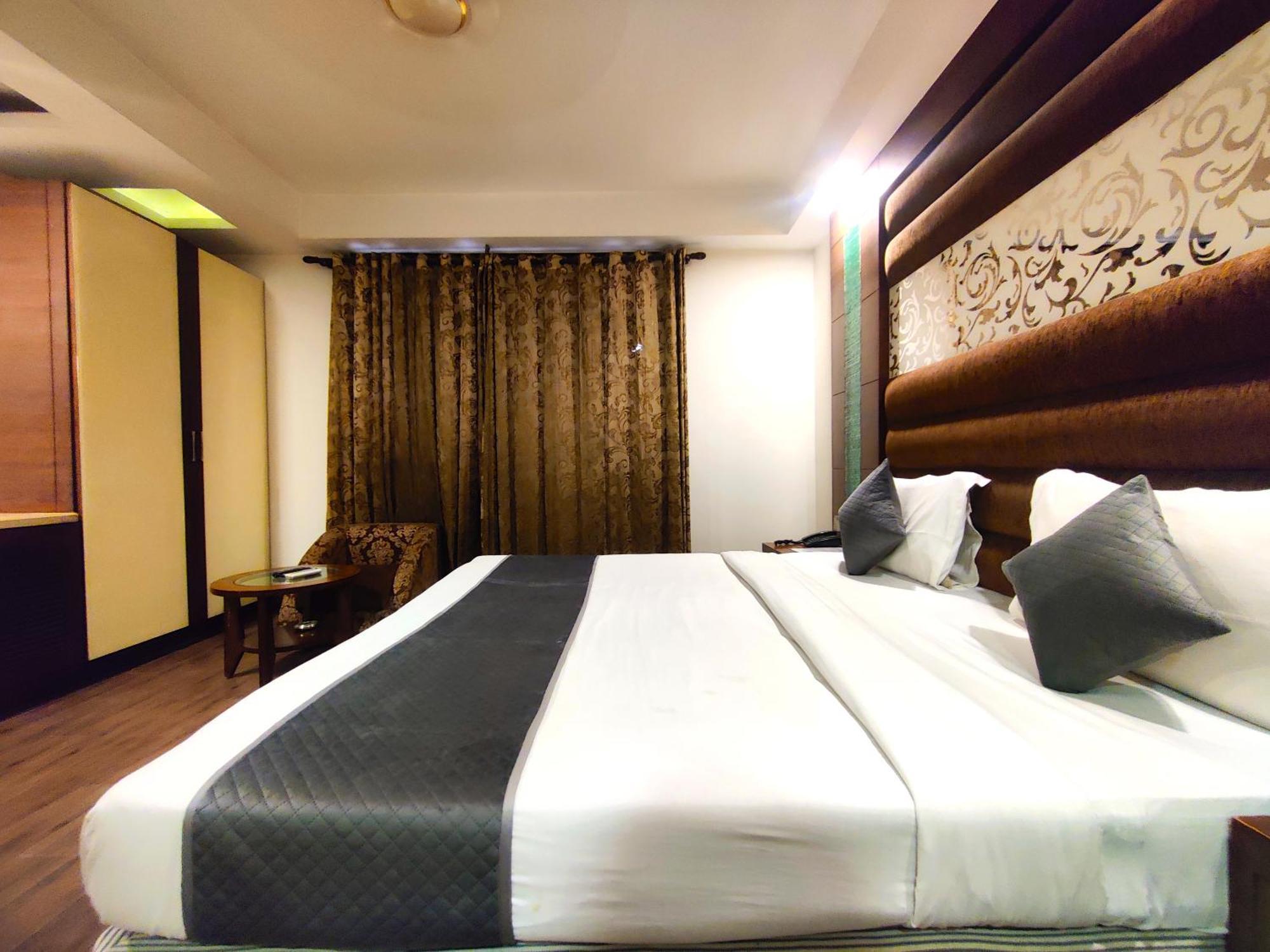 Hotel Good Times Near Ganga Ram Hospital And Karol Bagh Metro Delhi  Extérieur photo